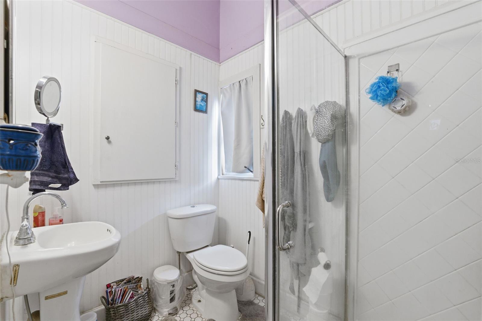 Primary Bathroom (2nd floor)