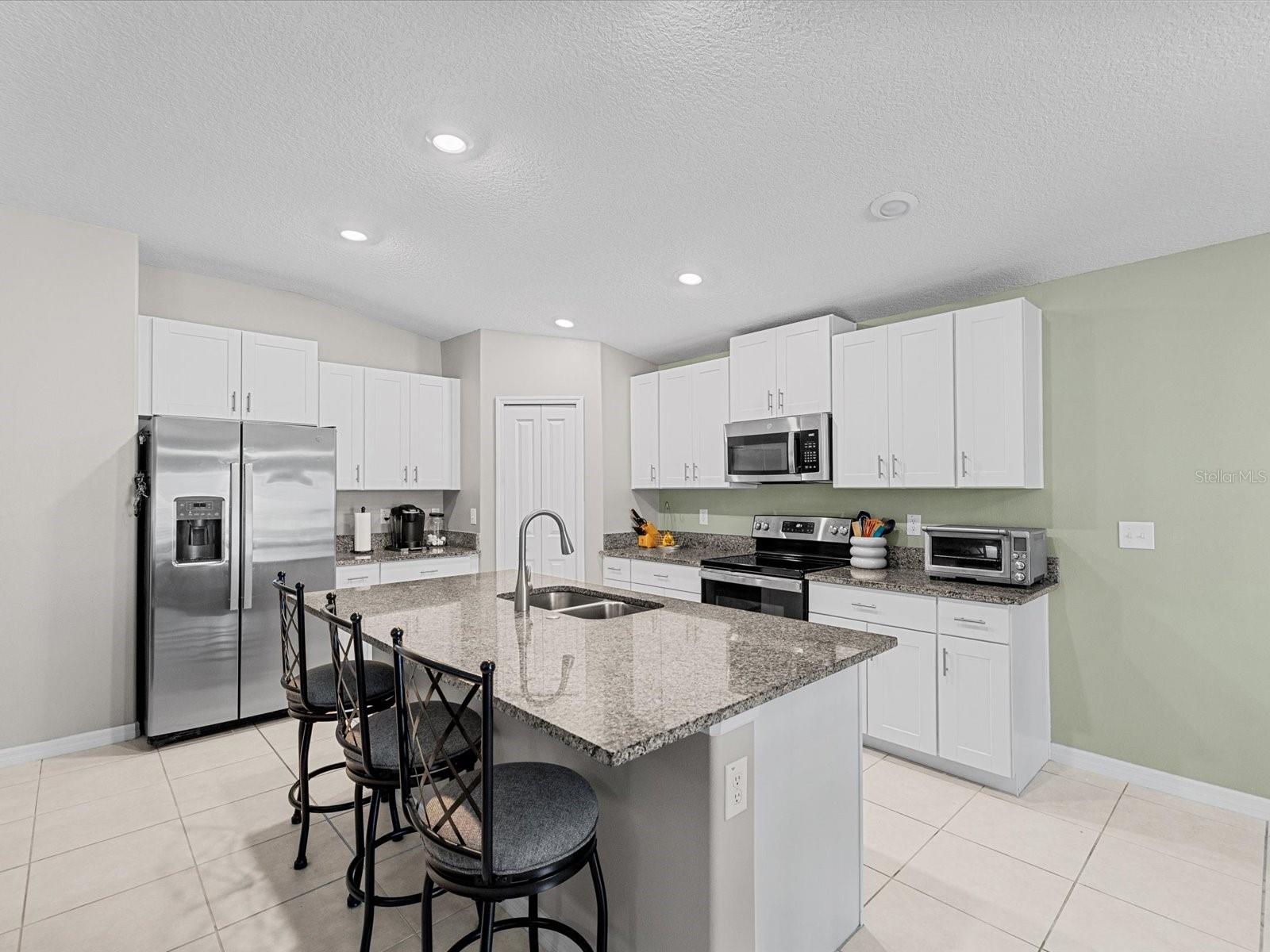 Breakfast bar island perfect for get togethers and mornings together