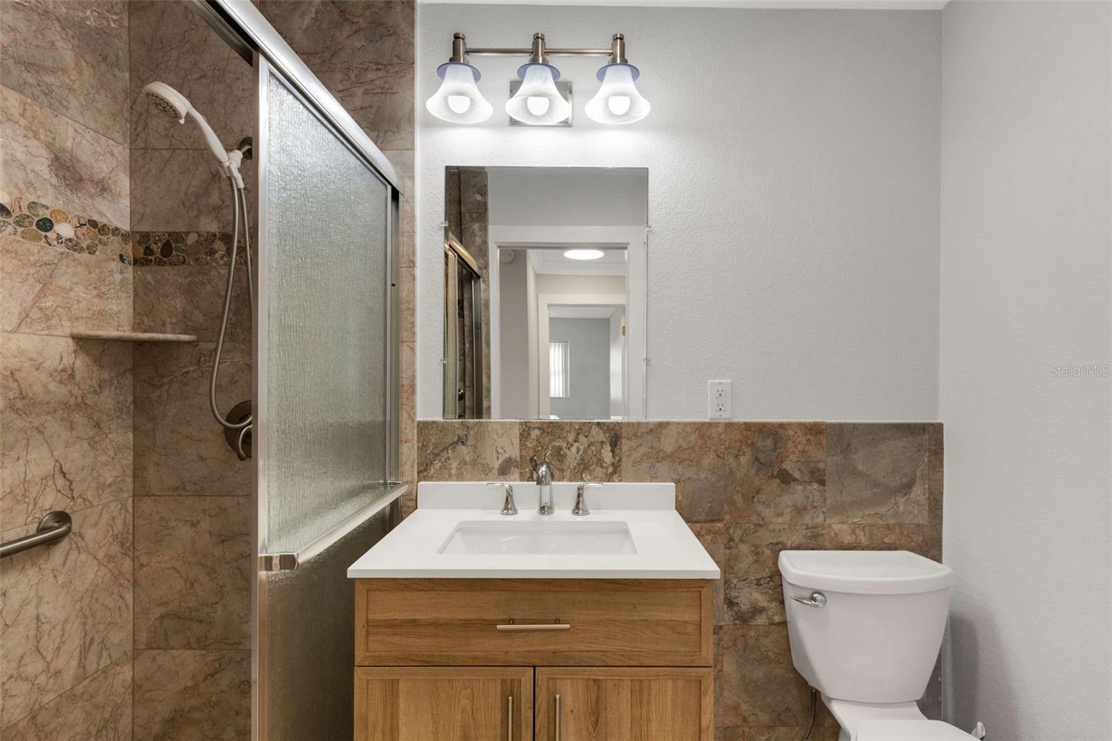 Updated Full Guest Bath in Hallway