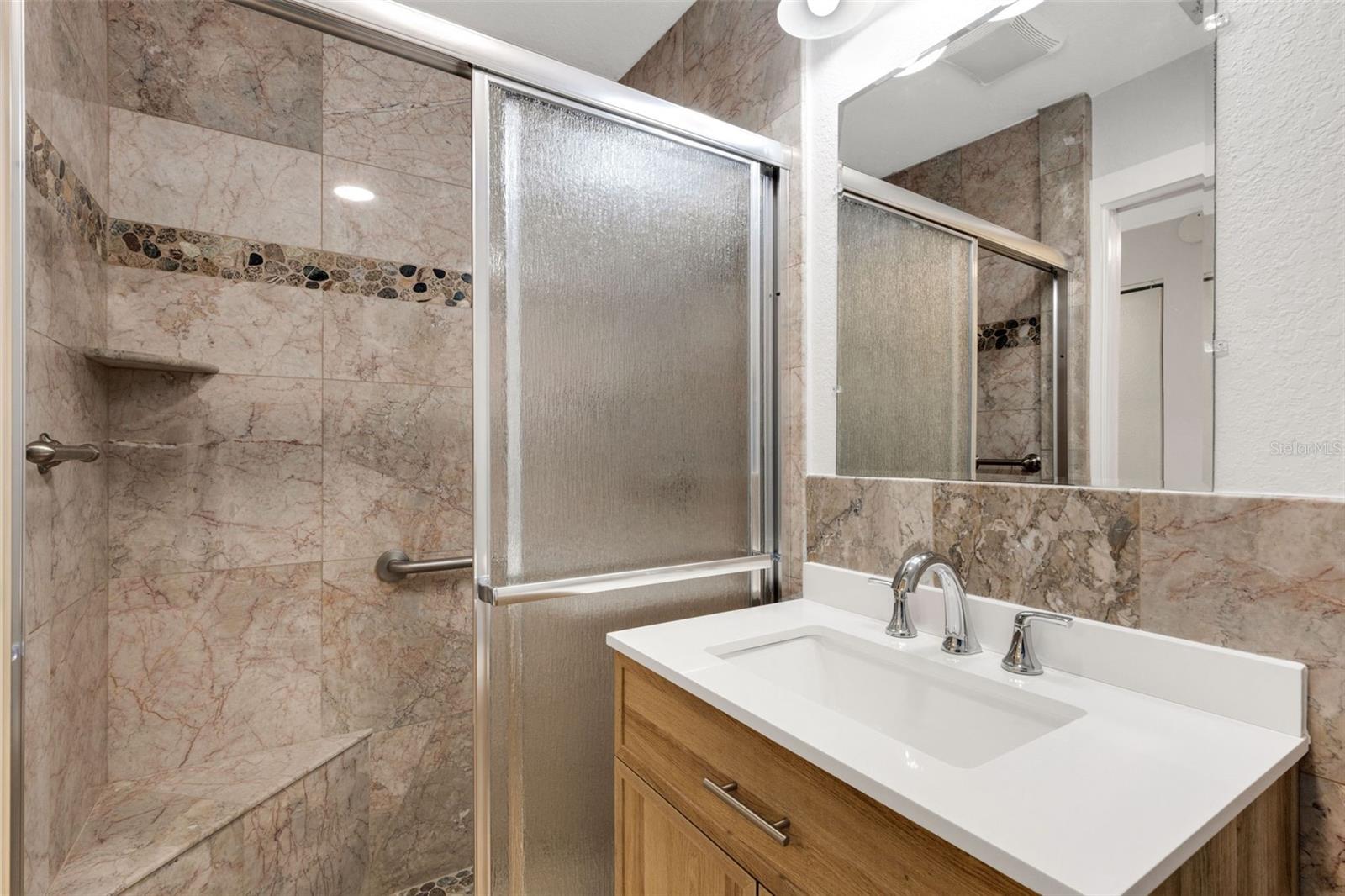 Updated Full Guest Bath in Hallway