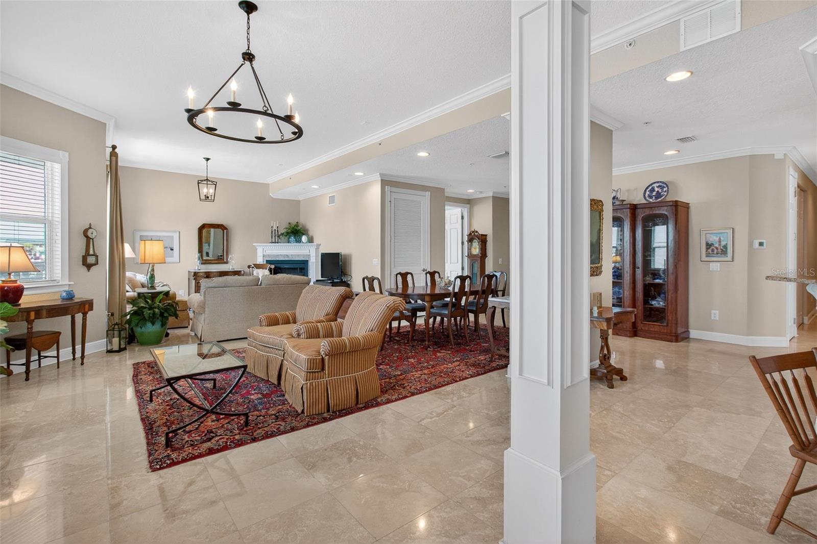 Living/Dinning rm combo