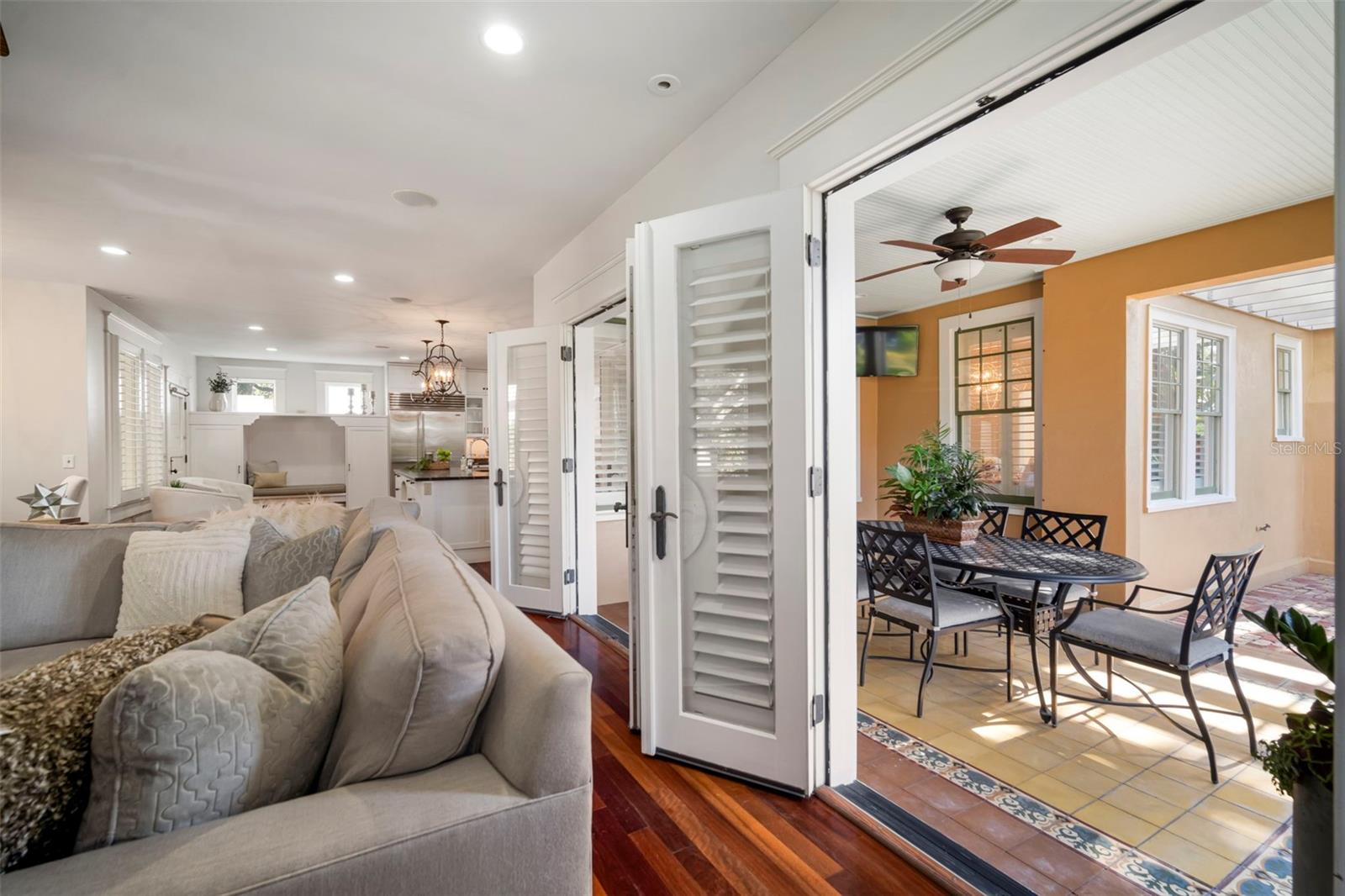 OPENS TO QUIET LANAI