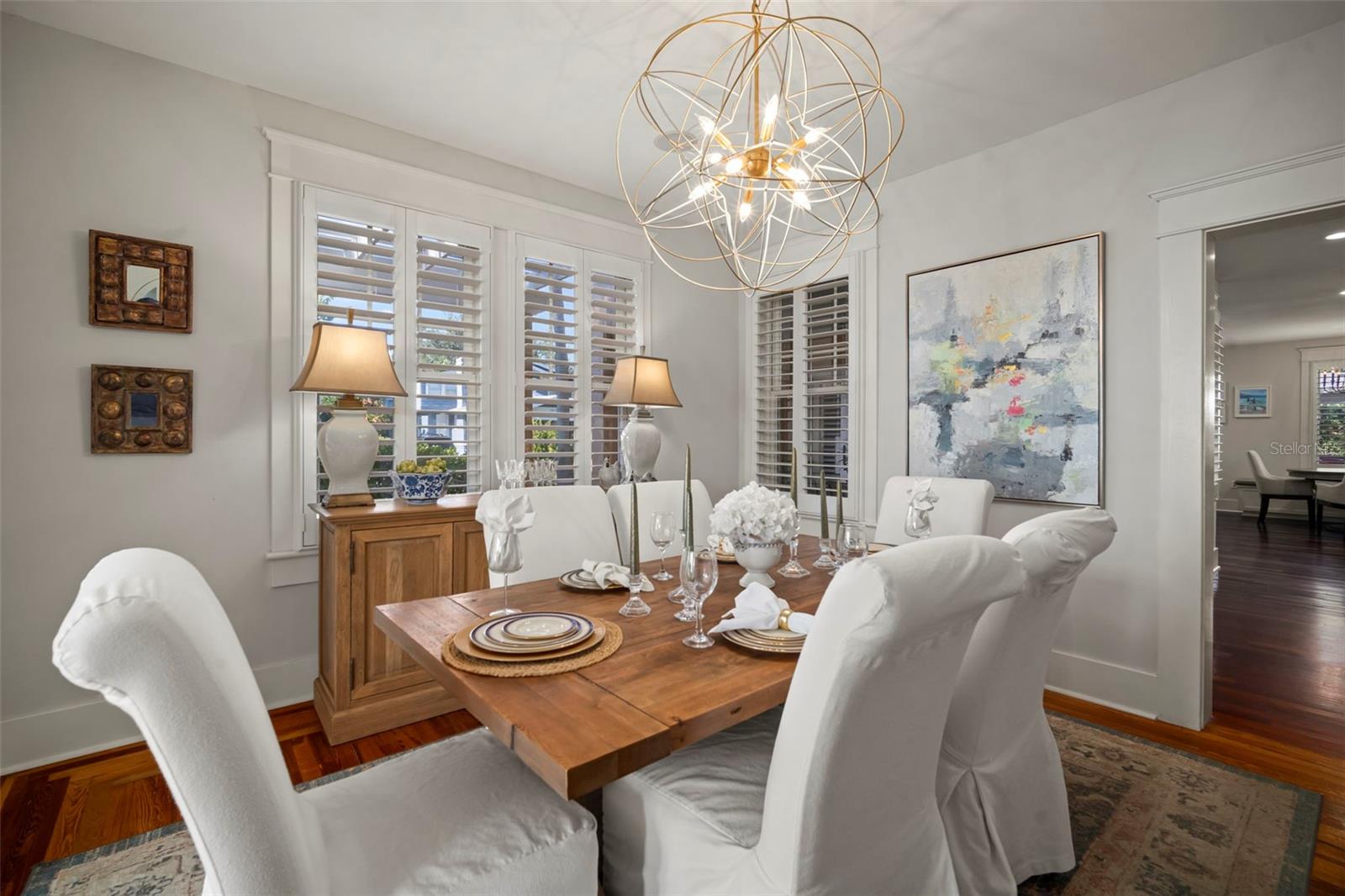 FORMAL DINING OPENS TO LANAI