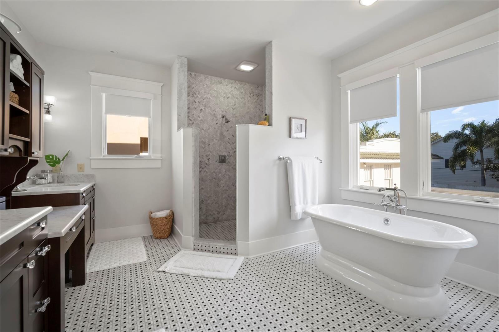 INDULGENT MASTER BATH