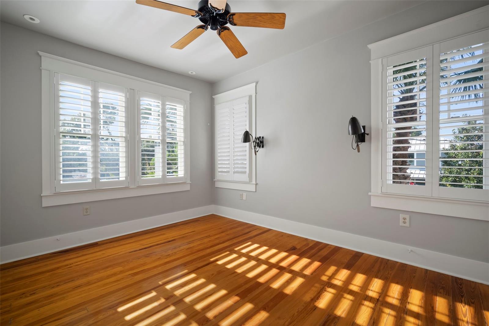 SUNNY GUEST ROOM WITH EN SUITE BATH