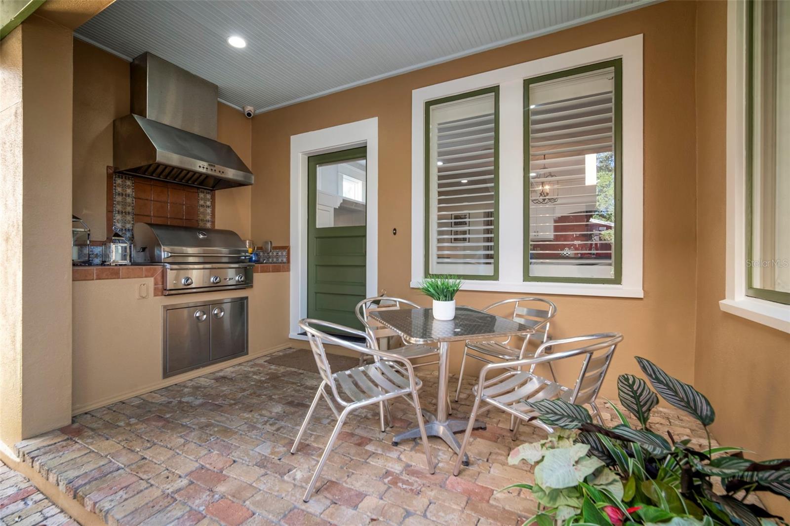 OUTDOOR SUMMER KITCHEN AND GRILL