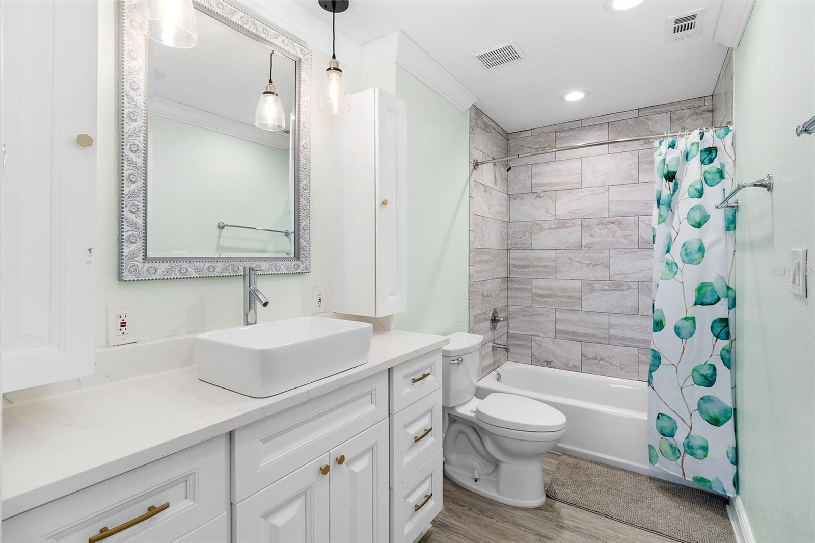 En suite for this guest!