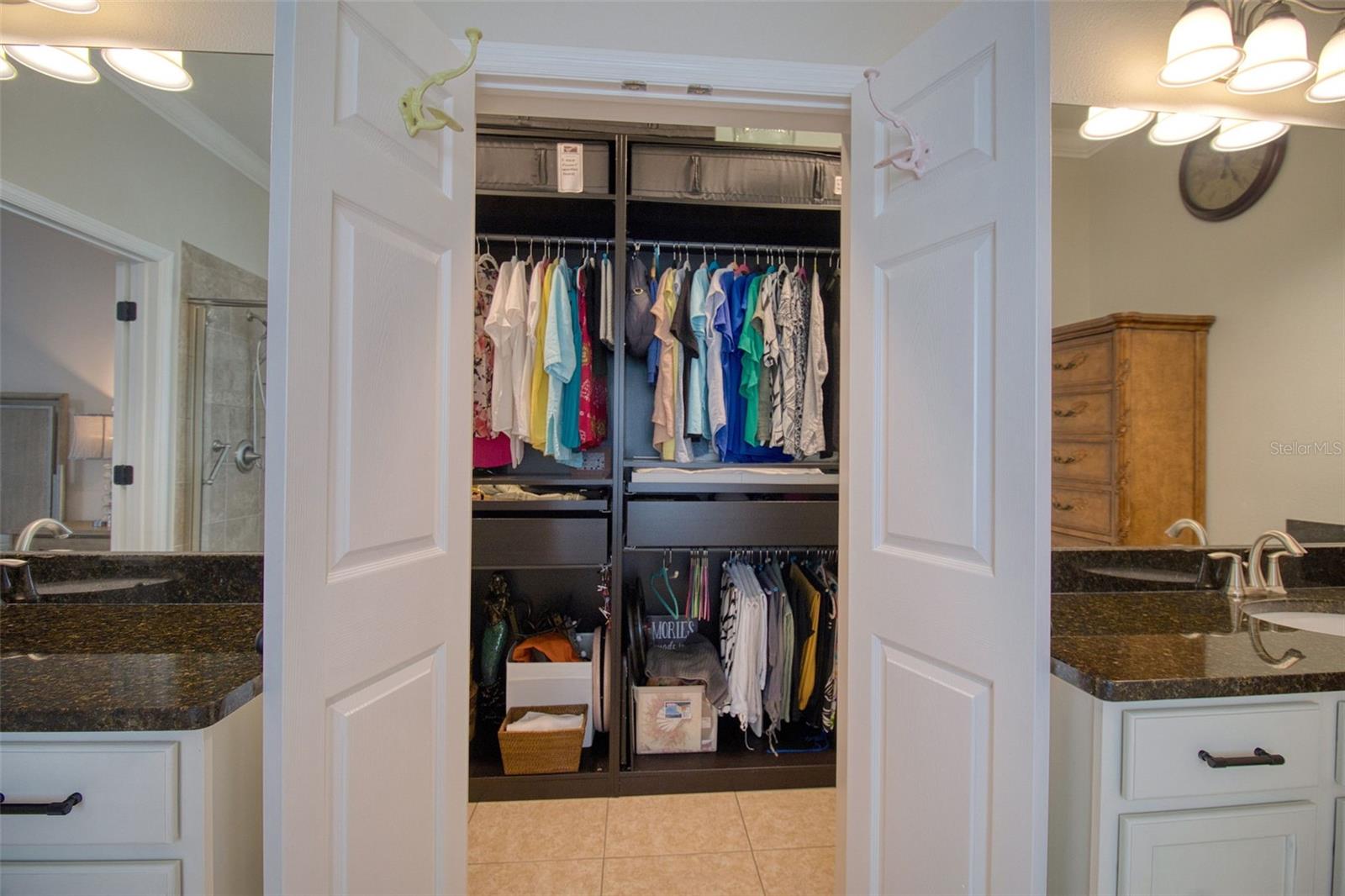 Master walking closet.
