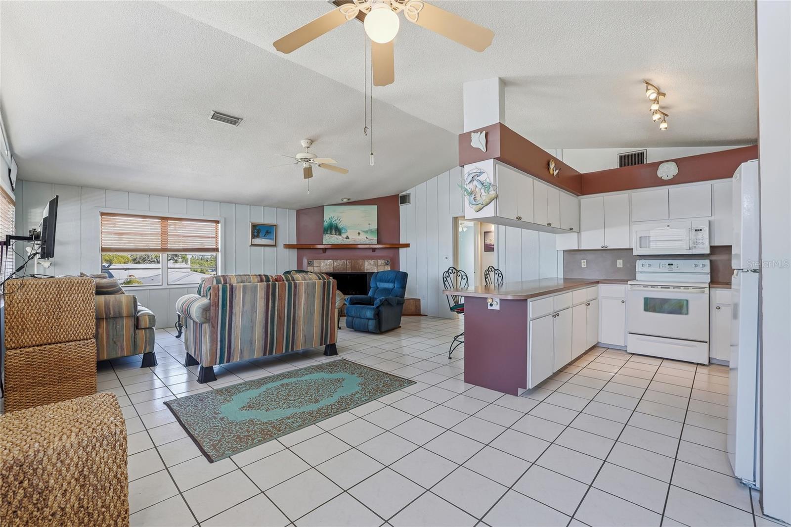 Large kitchen with breakfast bar.