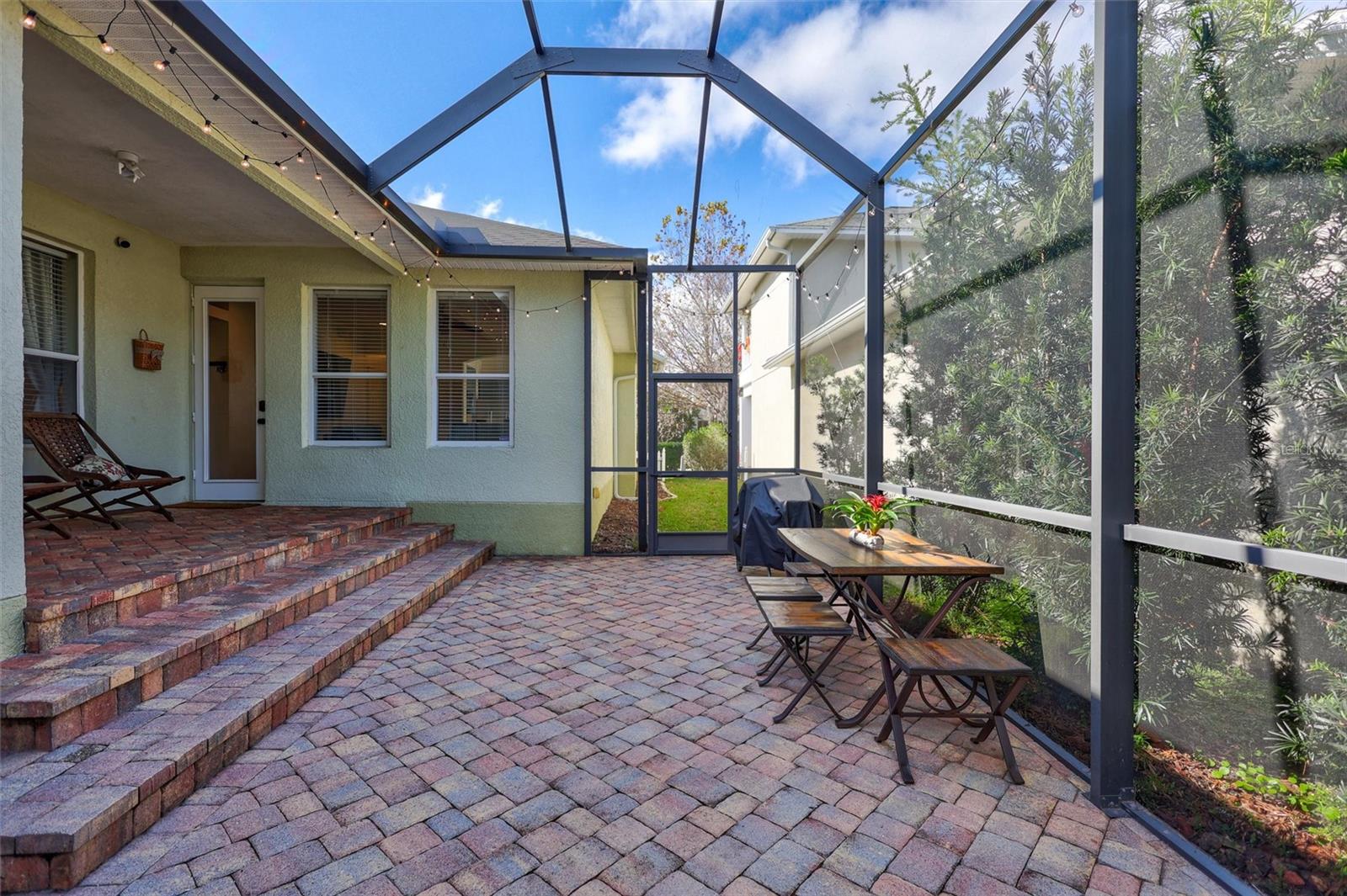 Large screened in rear lana