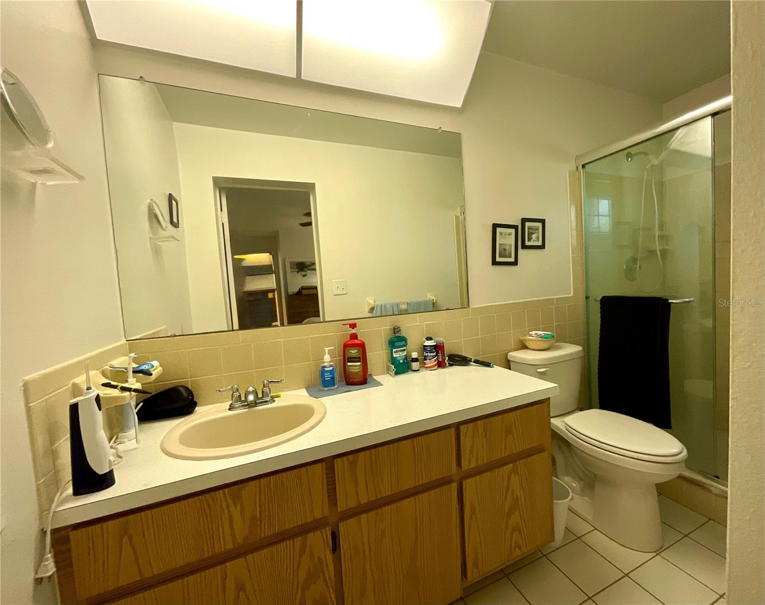 Primary bedroom bathroom