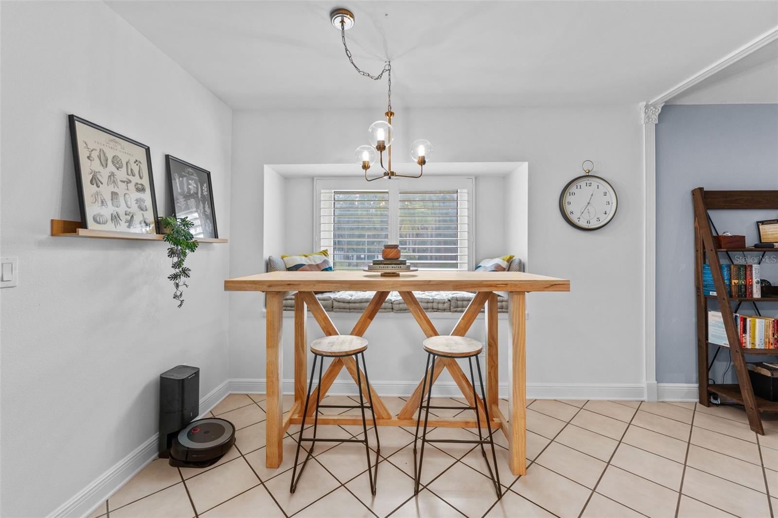 Mini Breakfast Nook!