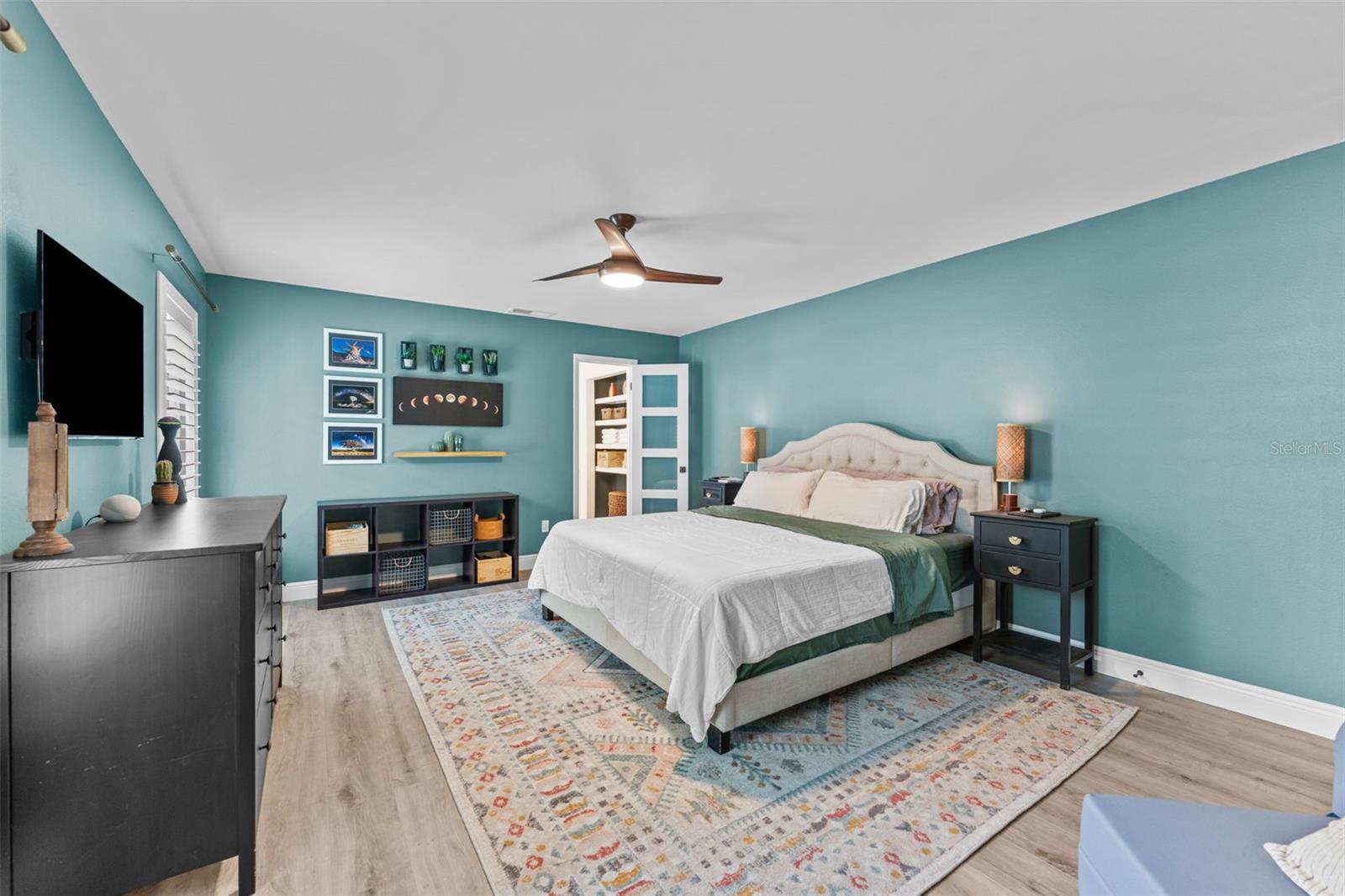 Large Master Bedroom with Ceiling Fan!