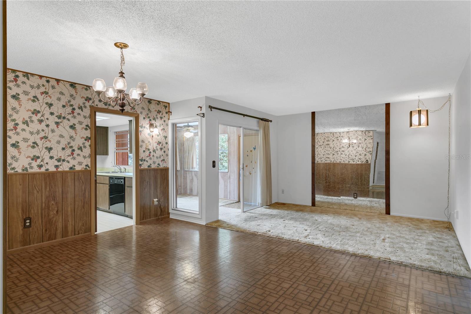 Large dining room/living room directly off entry foyer