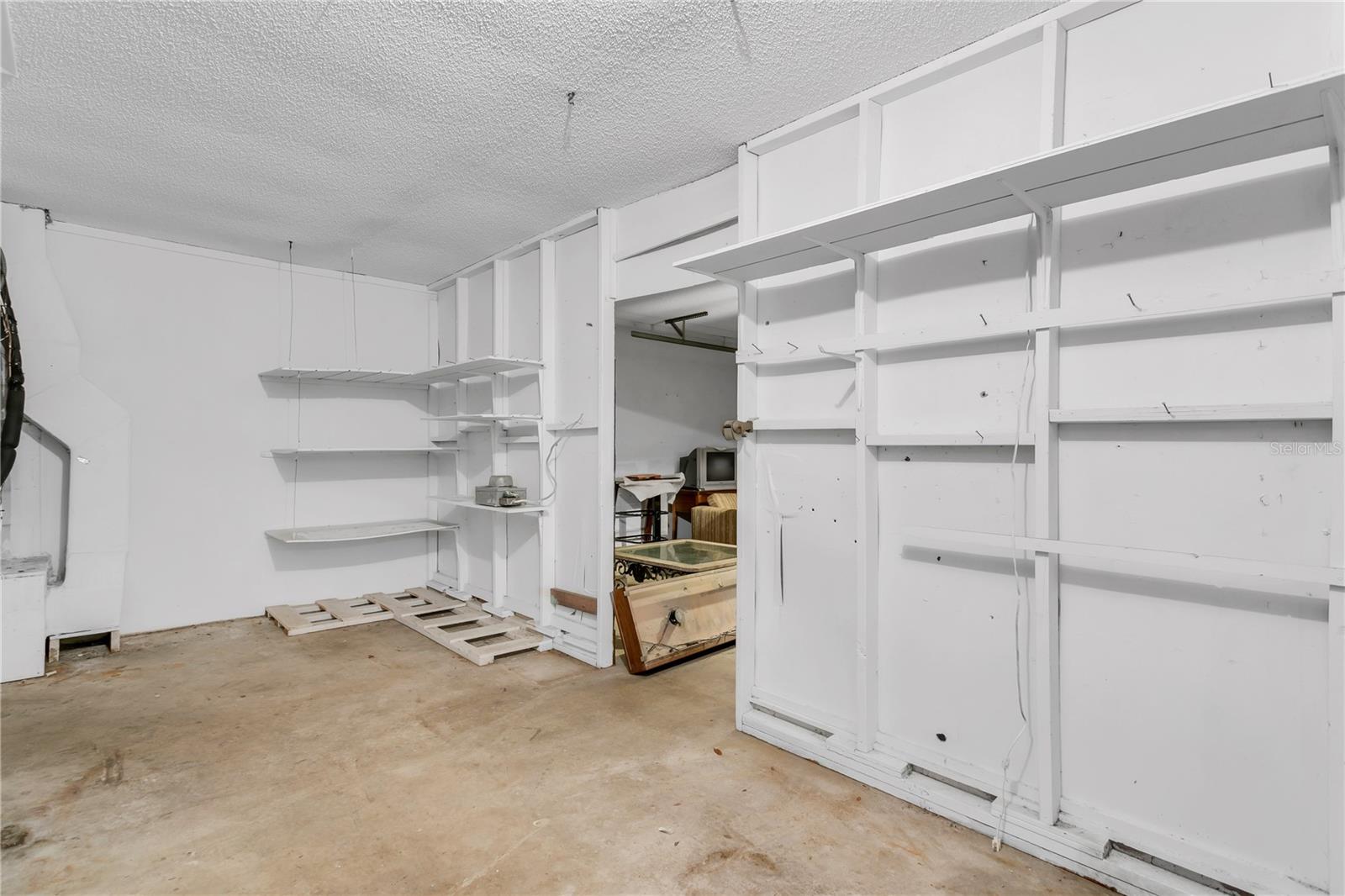 Dividing wall in garage to create separate laundry/utility area