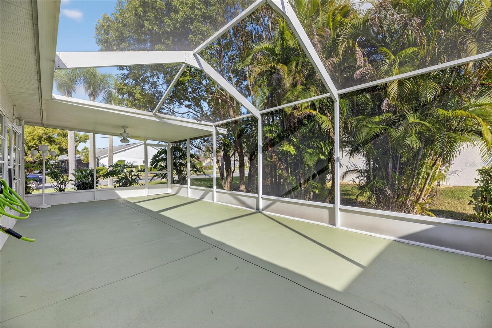 Screened porch/lanai