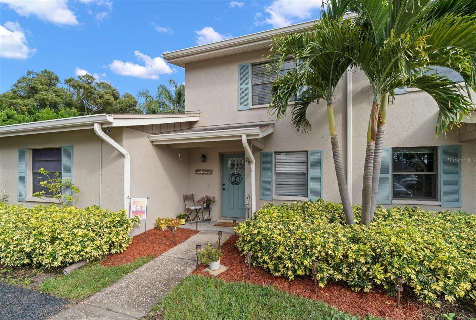 An endearing entry for this delightful townhome located in the heart of Largo.