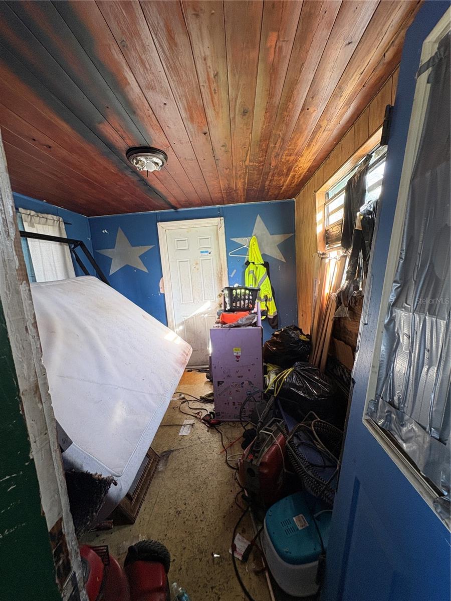 POSSIBLE FLEX ROOM OFF KITCHEN