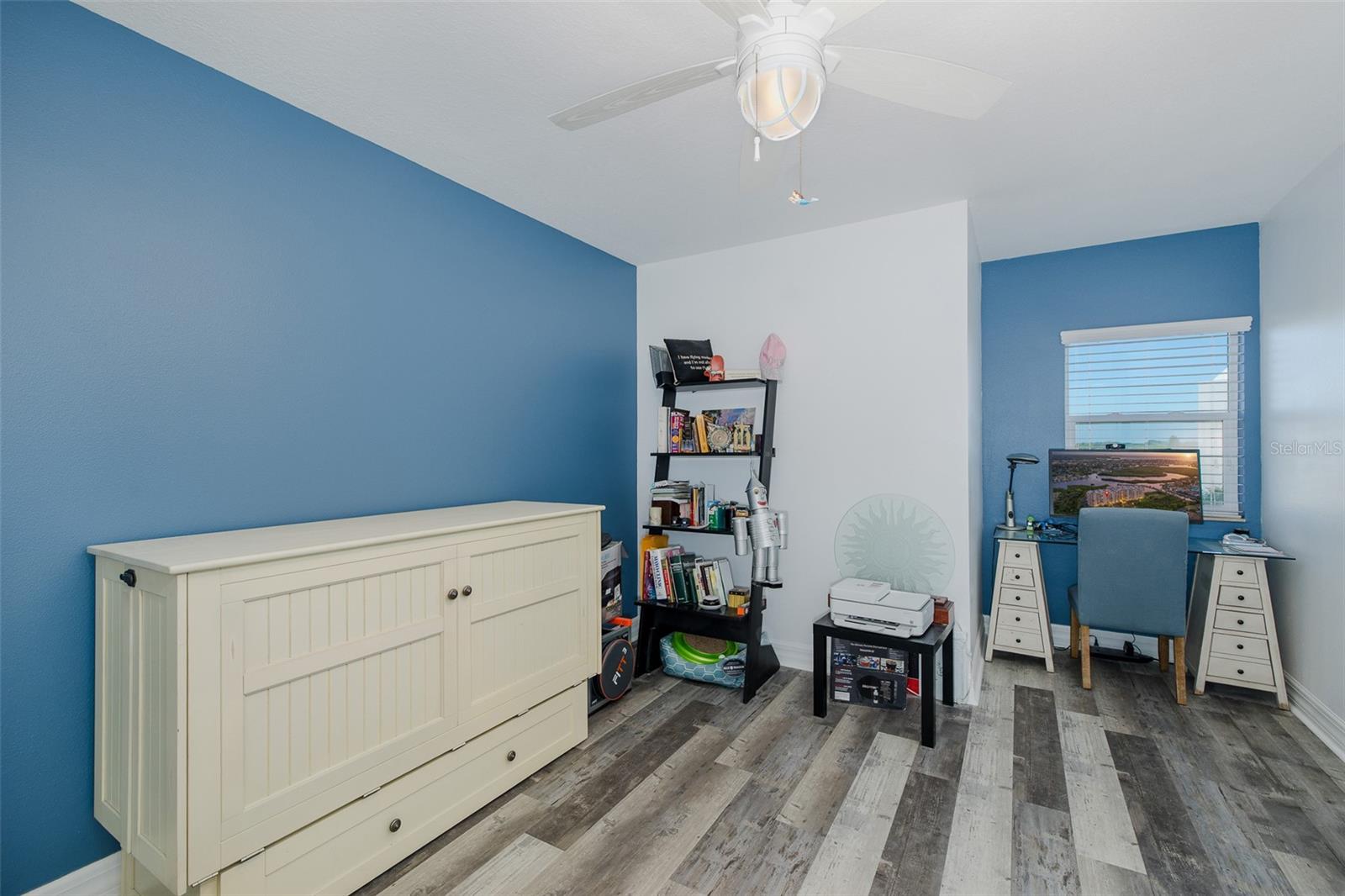 Bedroom 3 with extra nook for desk space