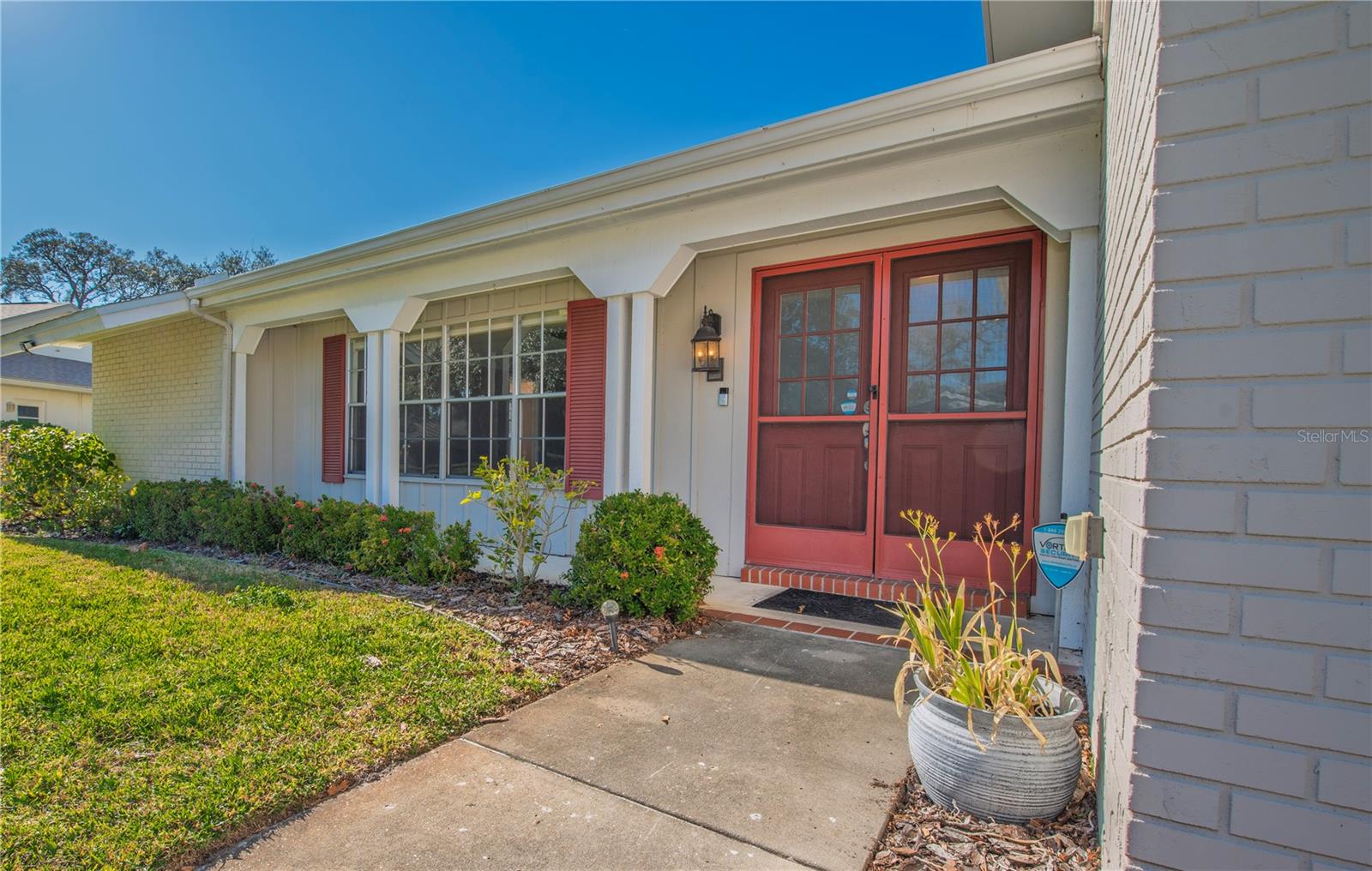 Lovely covered front porch.