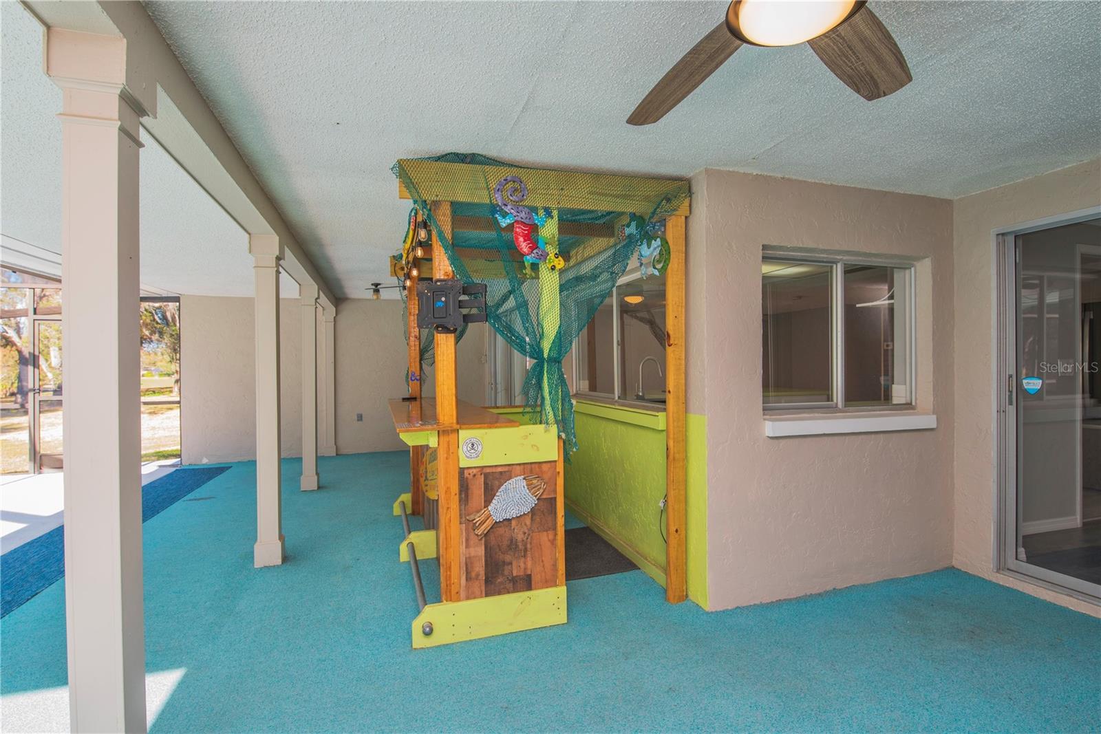 Tiki bar and covered lanai.