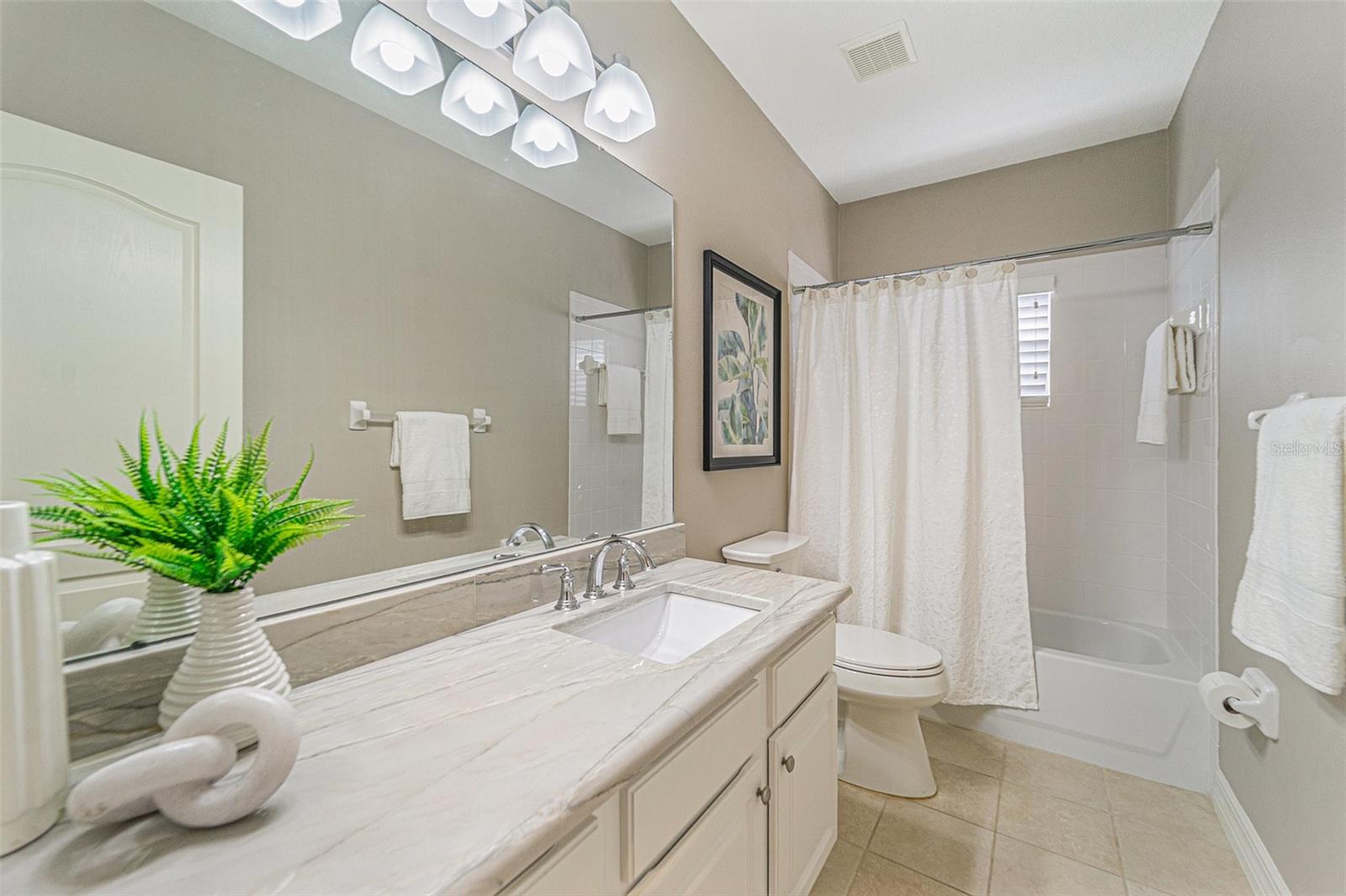 Secondary Full Bathroom