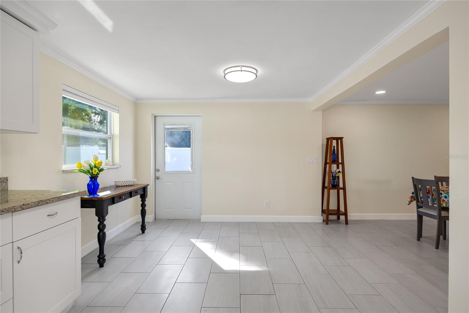 Eating space in kitchen with access to the back yard