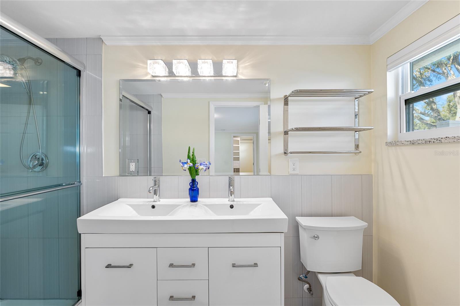 En Suite - Primary Bathroom