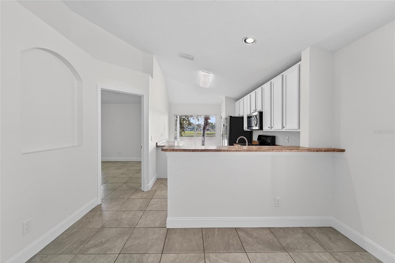 kitchen with breakfast bar