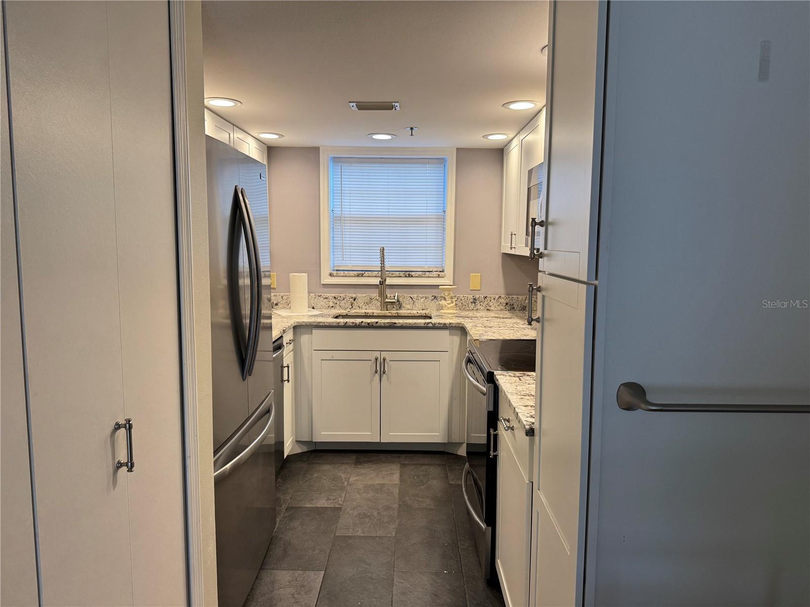 Full Sized Stainless Steal Appliances