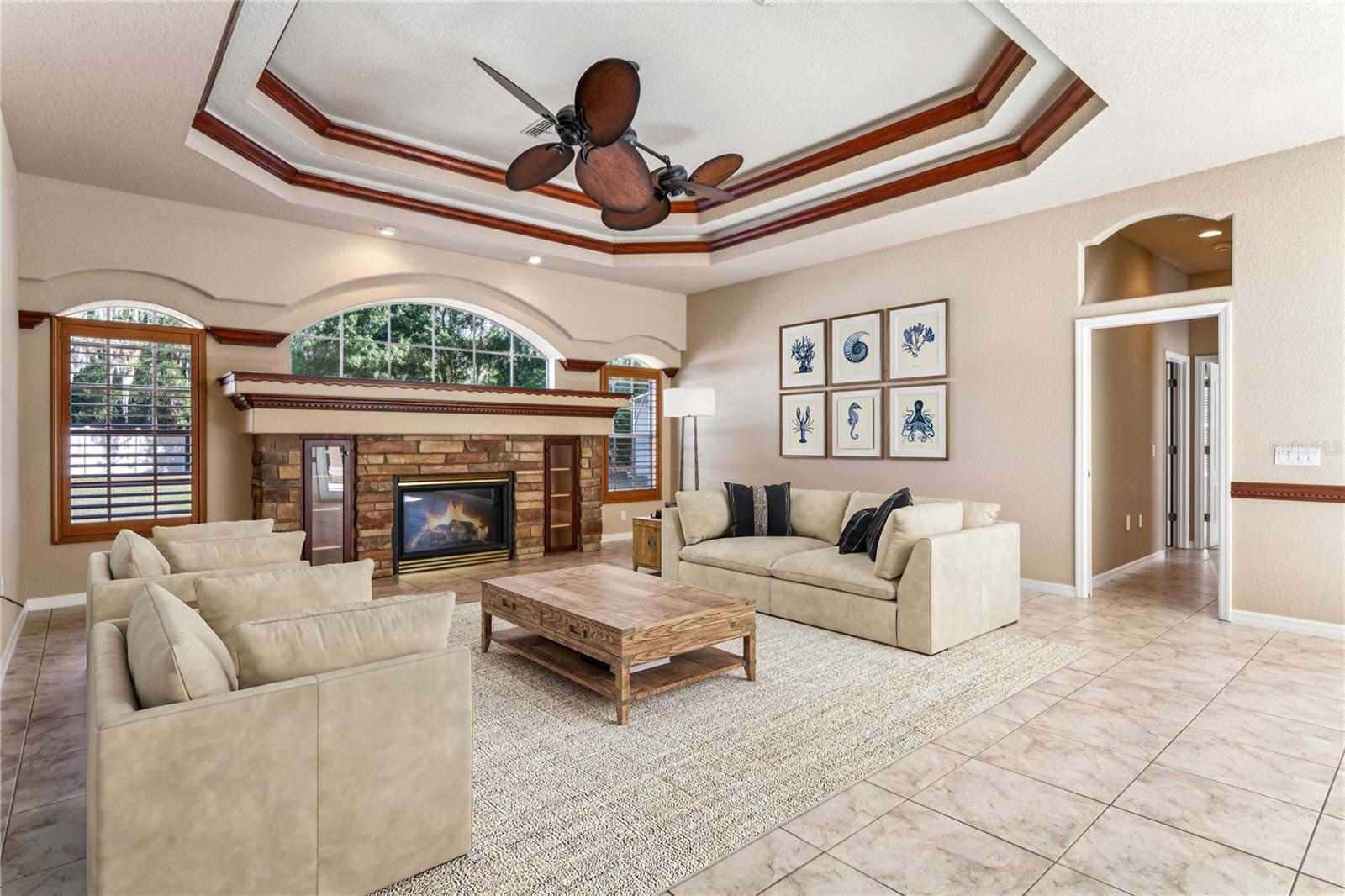 HUGE FAMILY ROOM