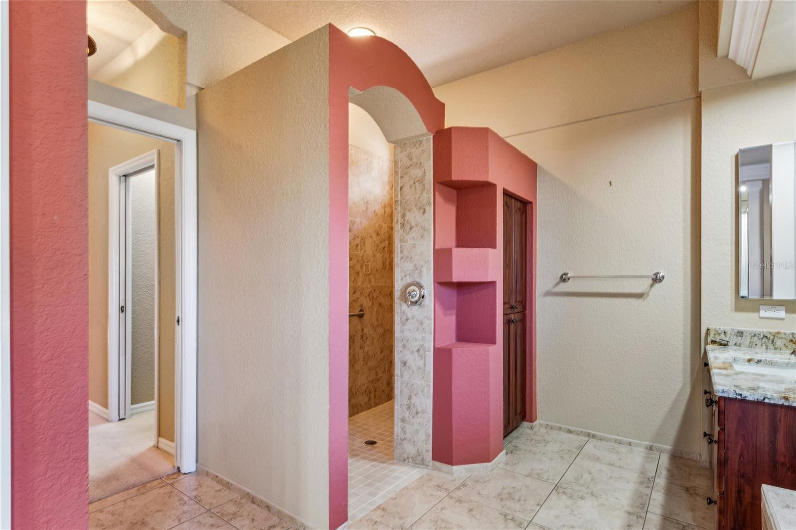 LARGE WALK-IN SHOWER