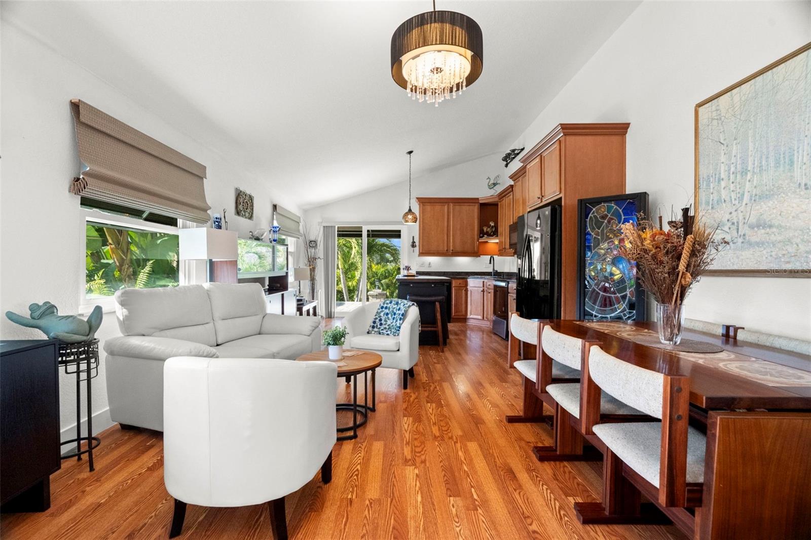 Sightlines that continually reconnect you to the outdoors.