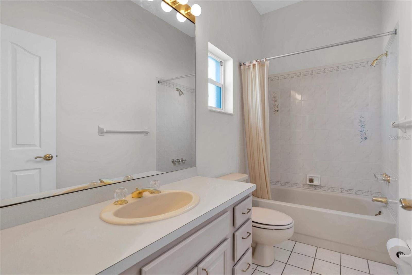 bath 3/3rd bedroom ensuite