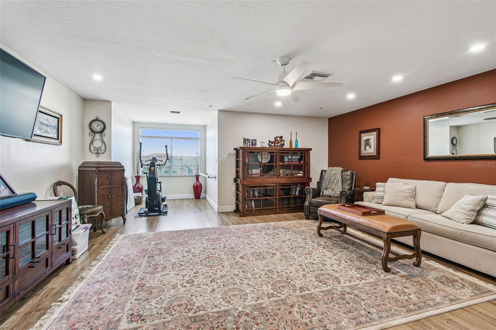 Huge 4th bedroom. Potential in-law suite