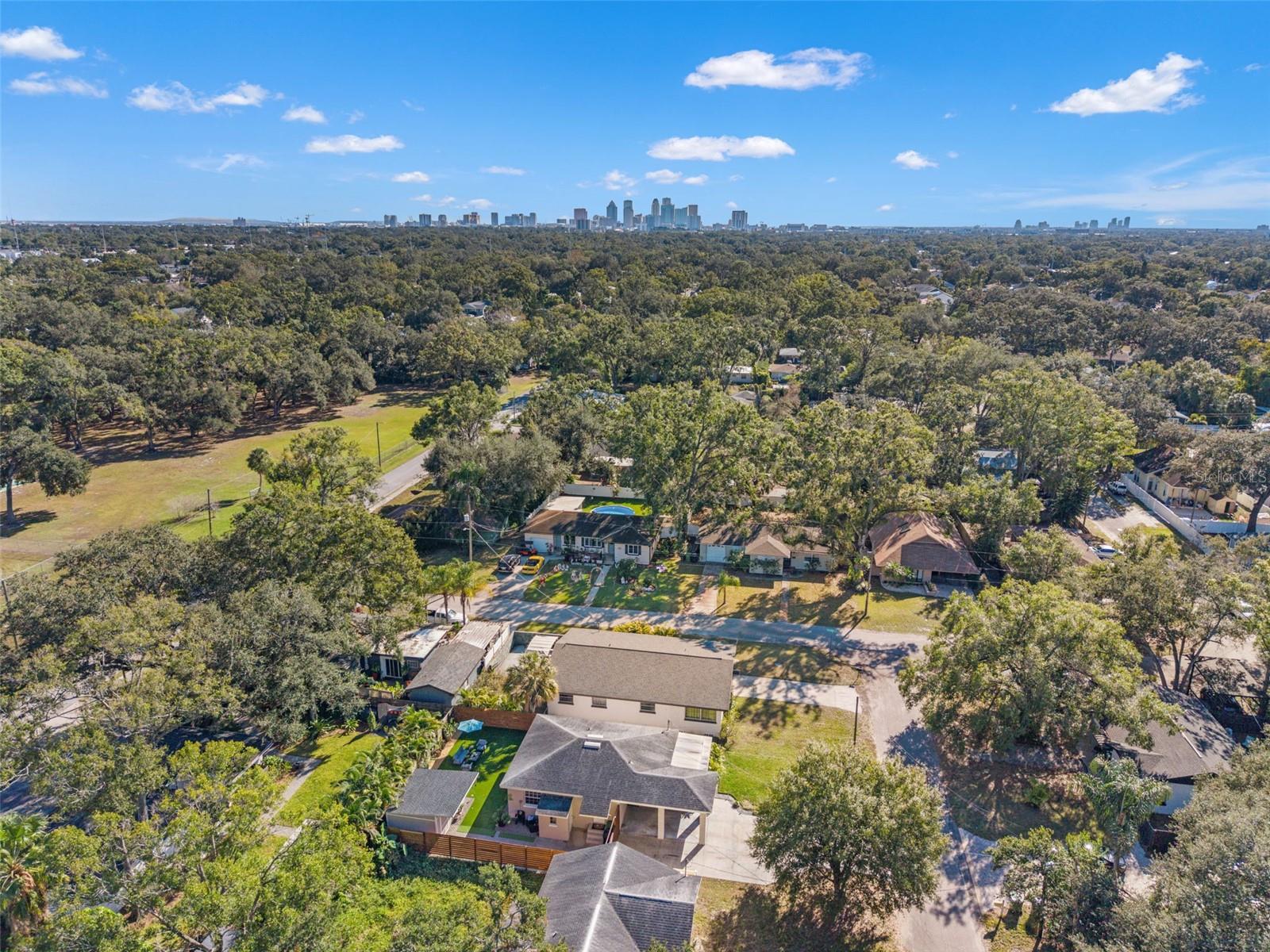 10 min to Downtown Tampa