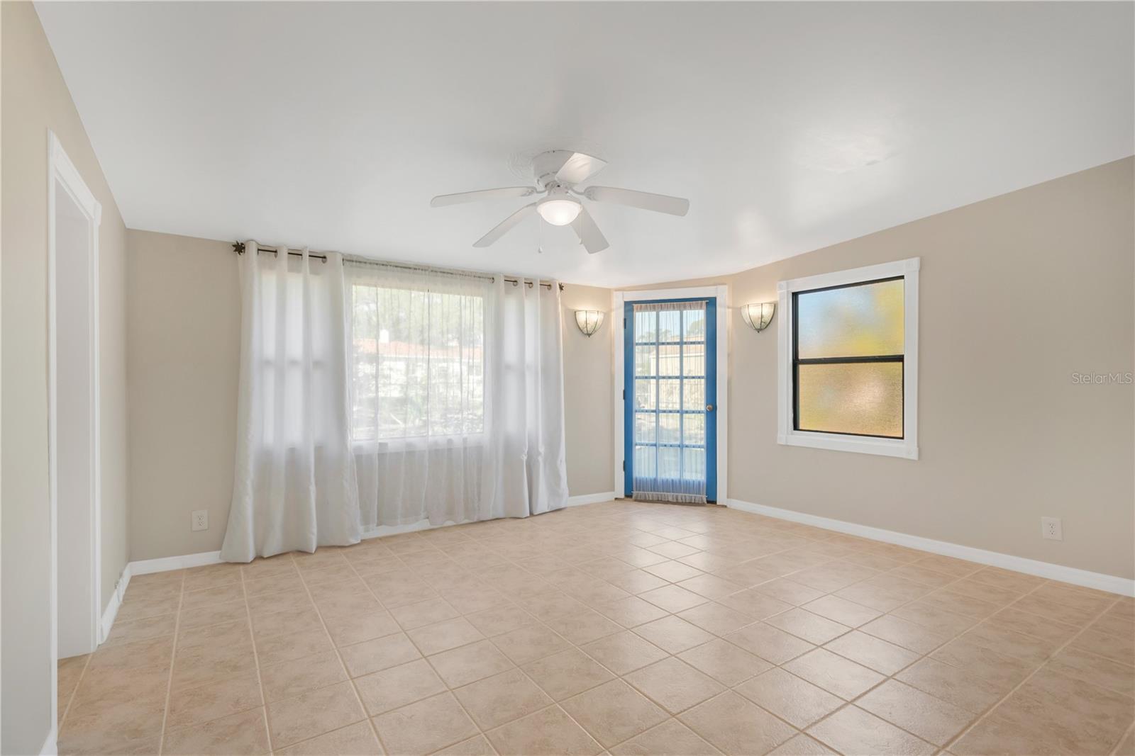 Large Room For Entertaining & Access To Backyard & Laundry Room