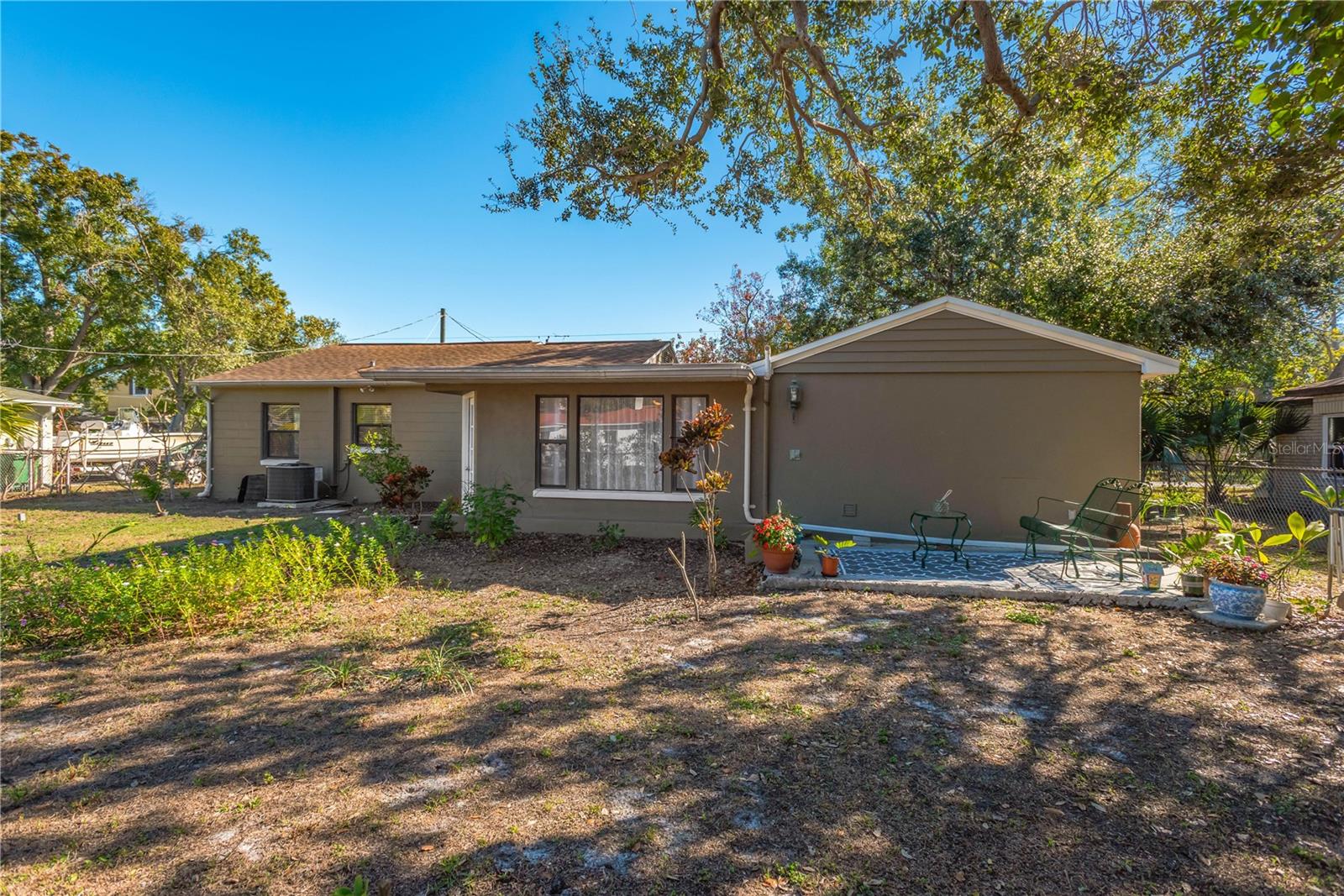 Enormous Lot! 9600 Square Feet!