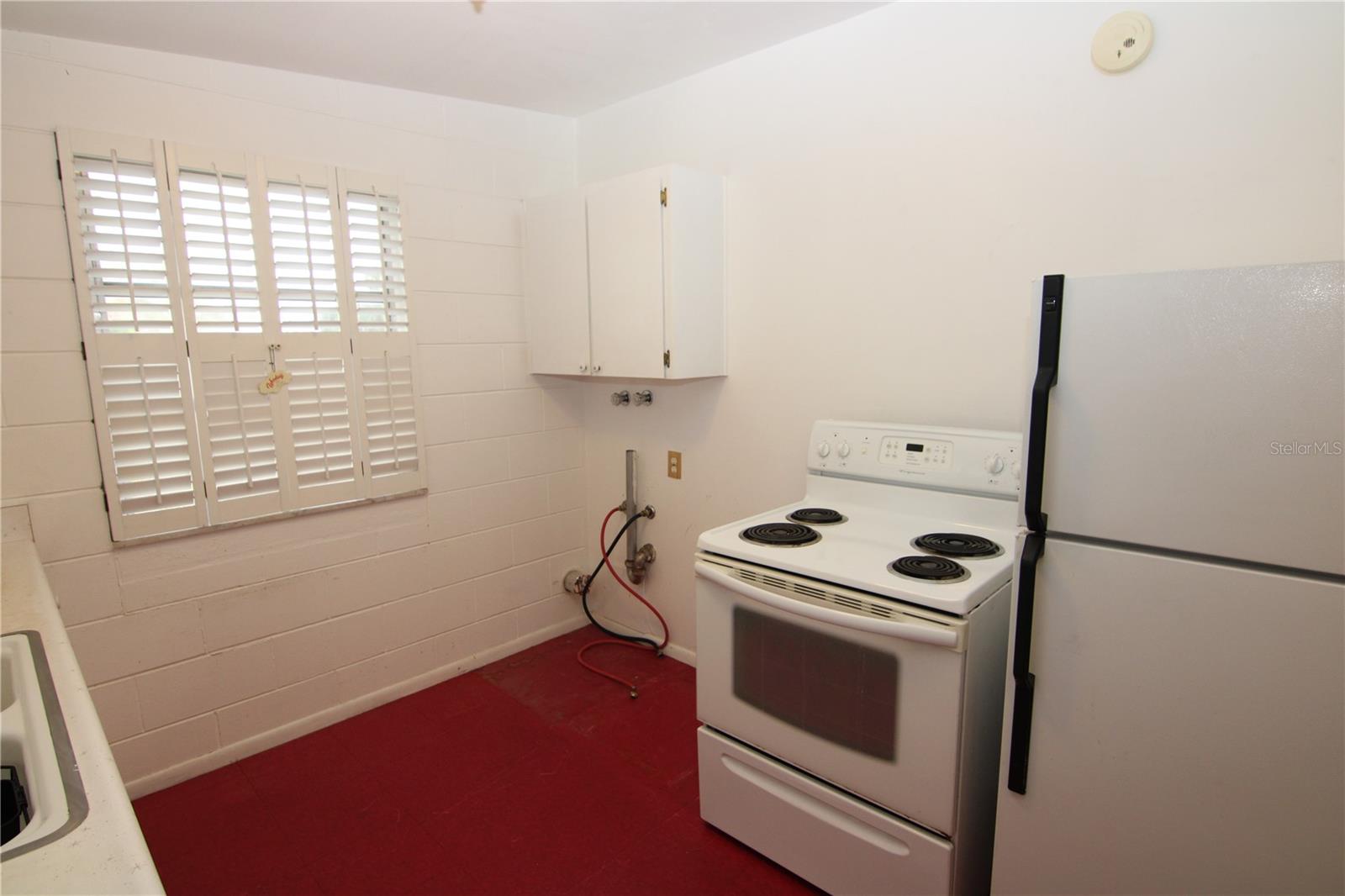 Kitchen and Washer Dryer area