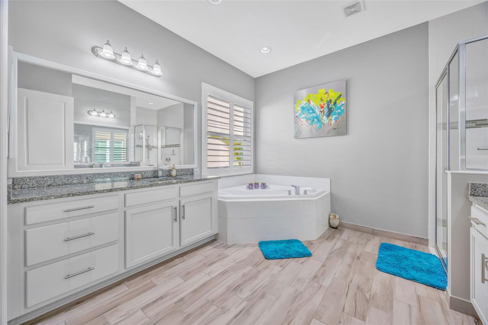 Primary En-Suite Bath