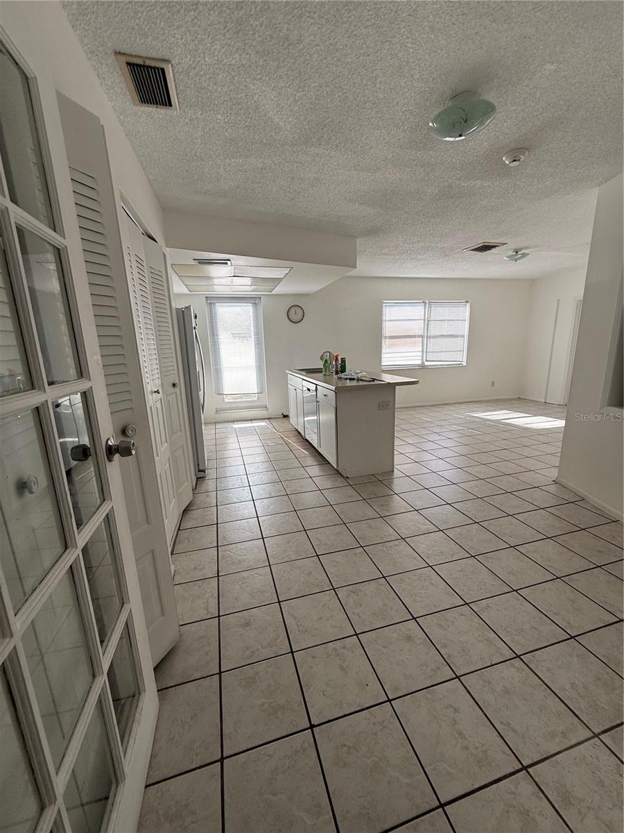 Oversized Dinette Kitchen Space