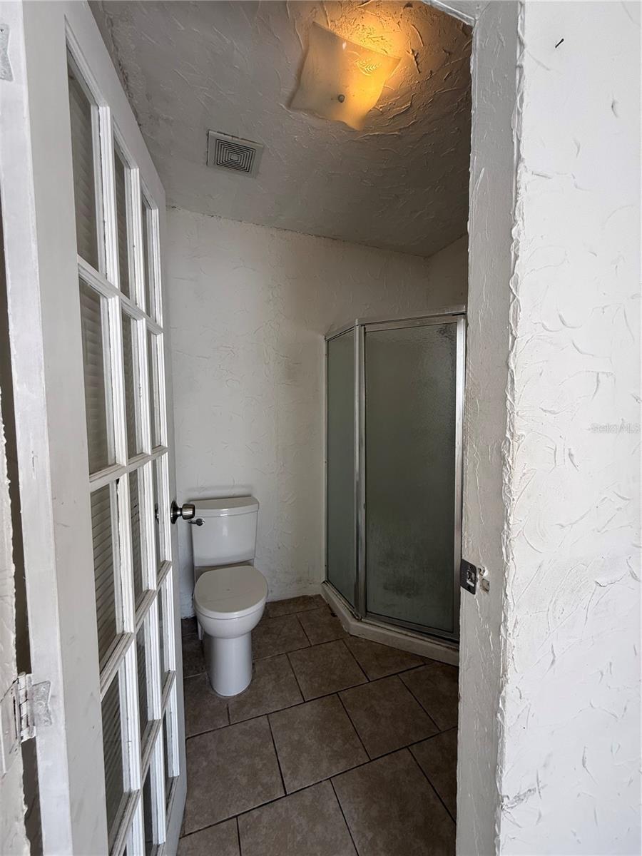 Garage Full Bathroom