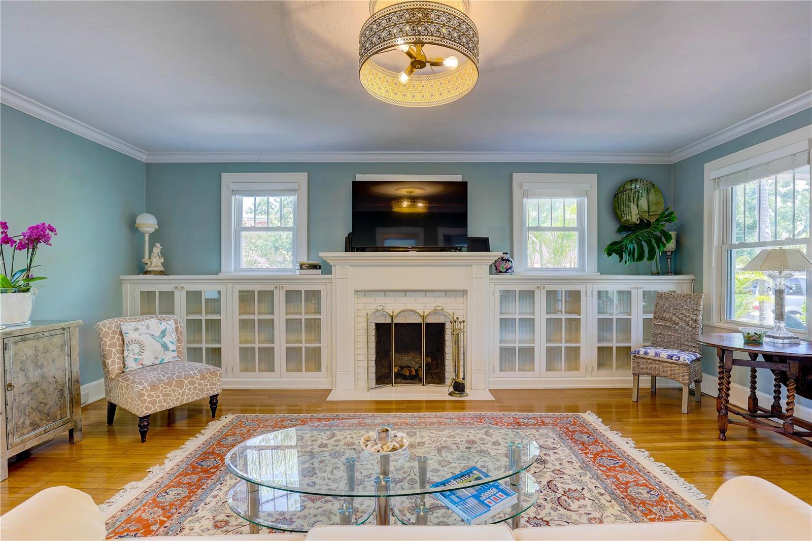 Working fireplace and built-in bookcases