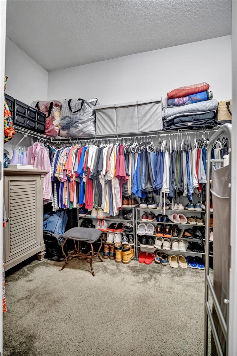 MASTER WALK-IN CLOSET