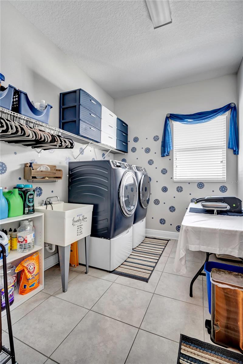 FREESTANDING LAUNDRY SINK