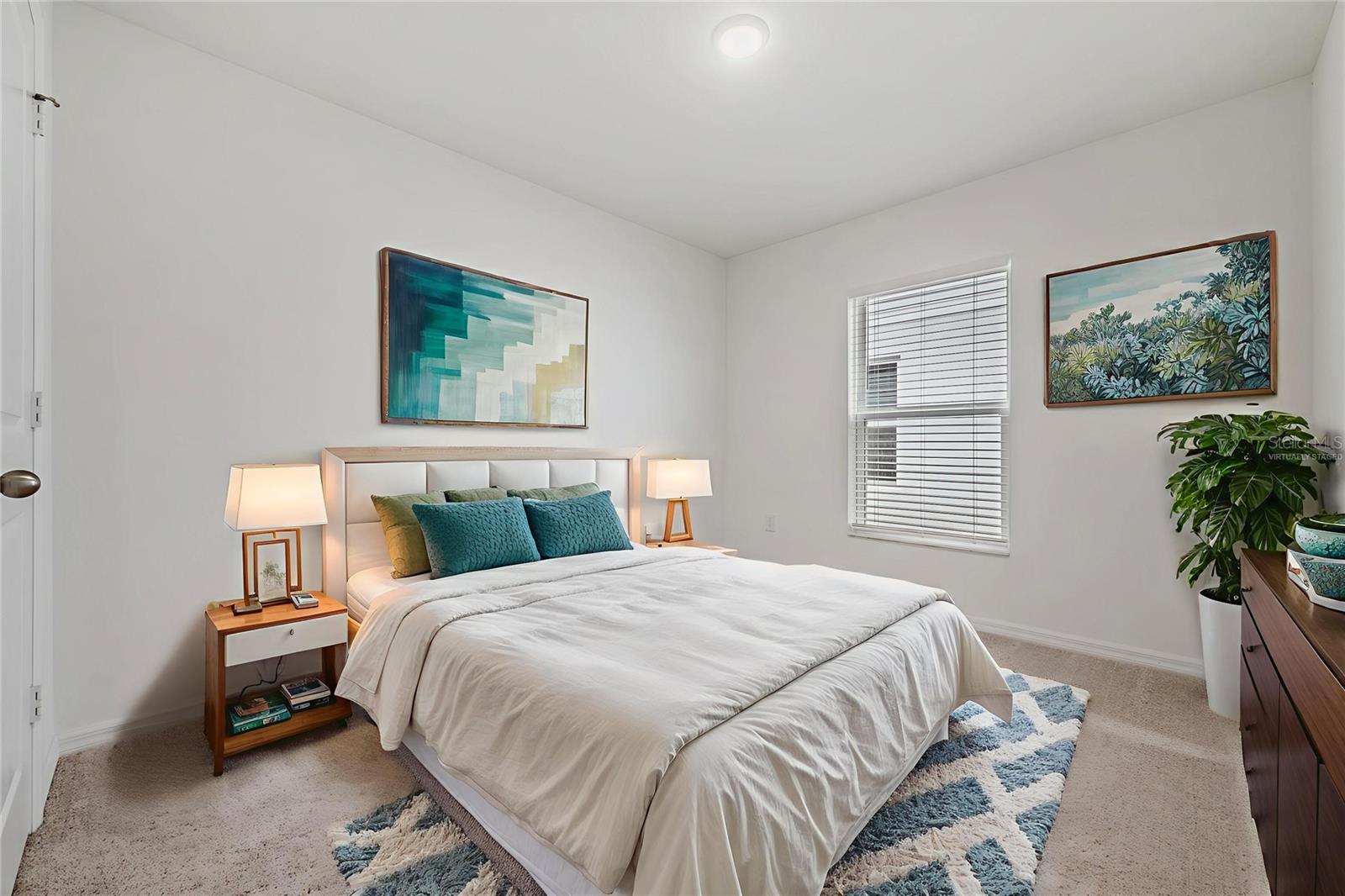 This photo has been Virtually Staged.