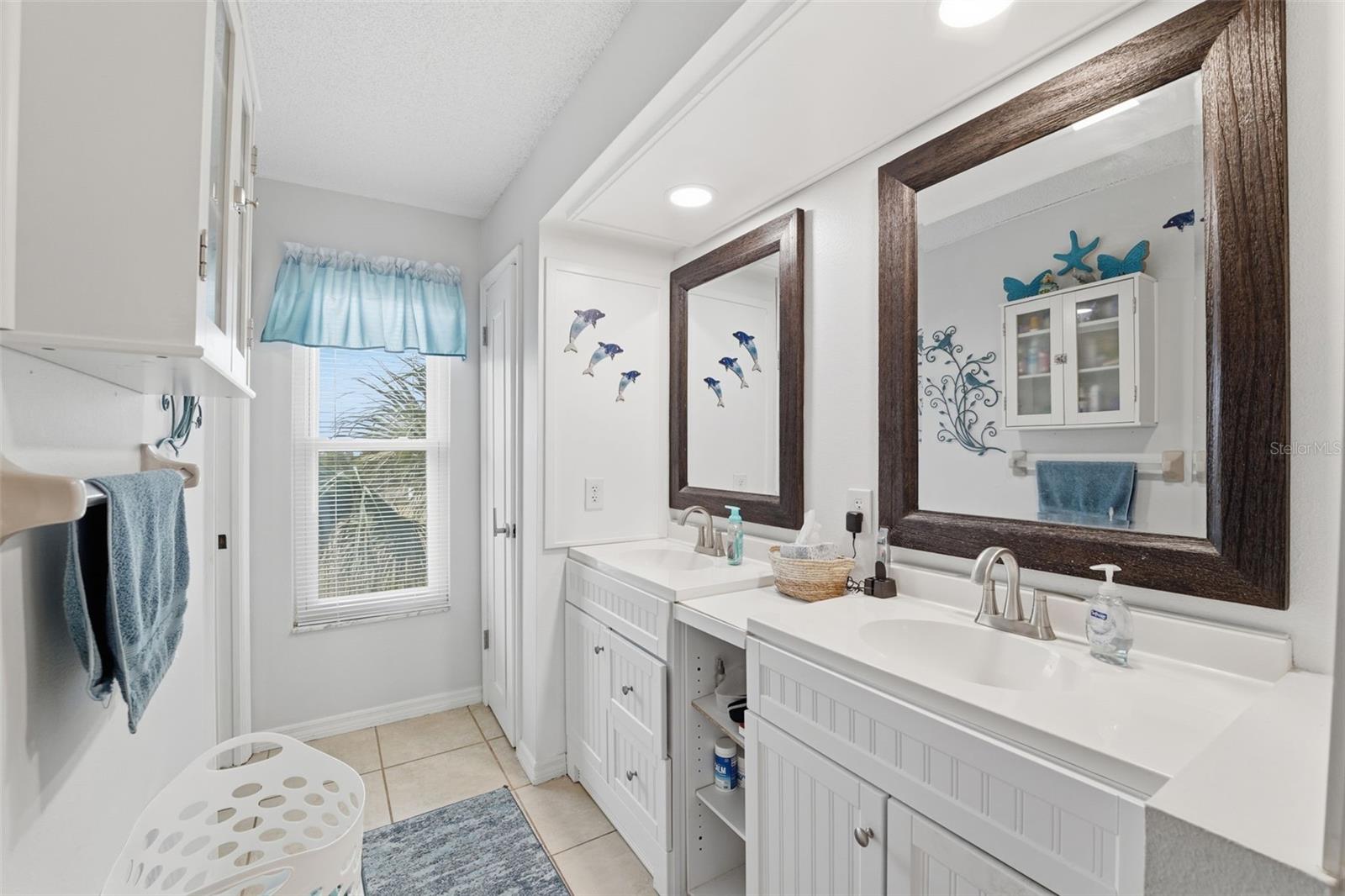 Primary Bathroom (2nd floor)