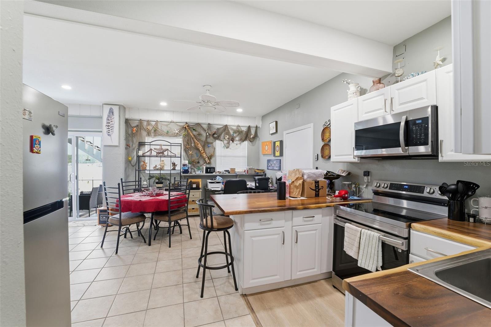 Kitchen/Dining (2nd floor)