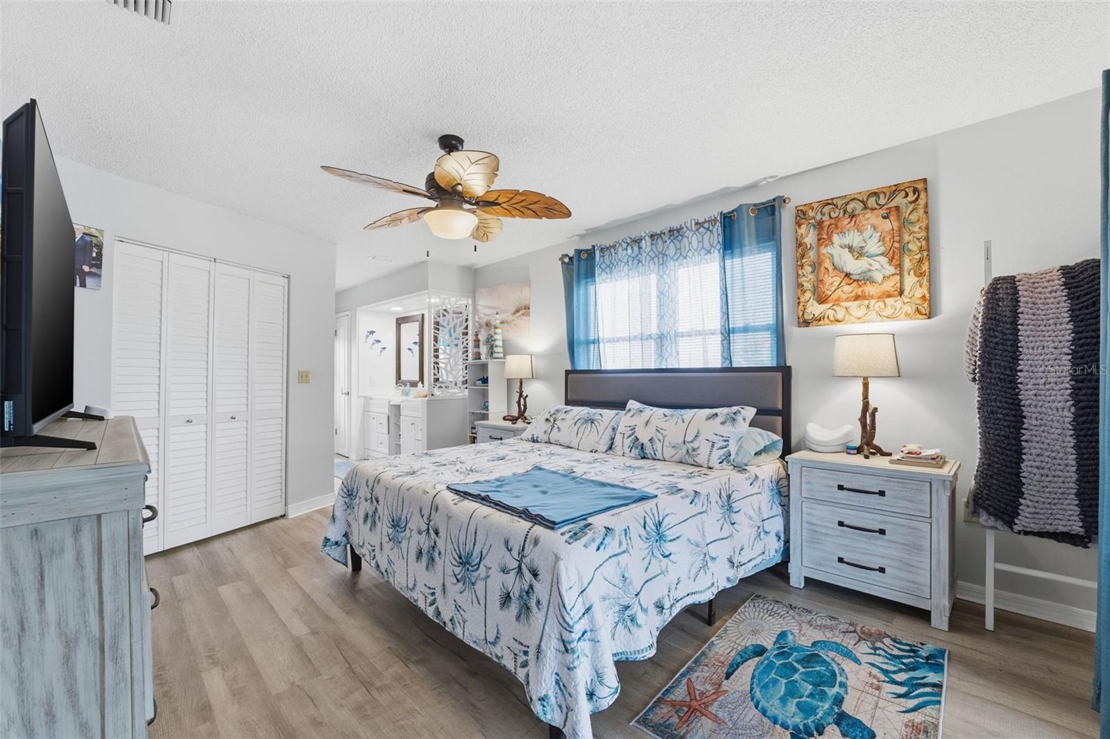 Primary Bedroom (2nd floor)