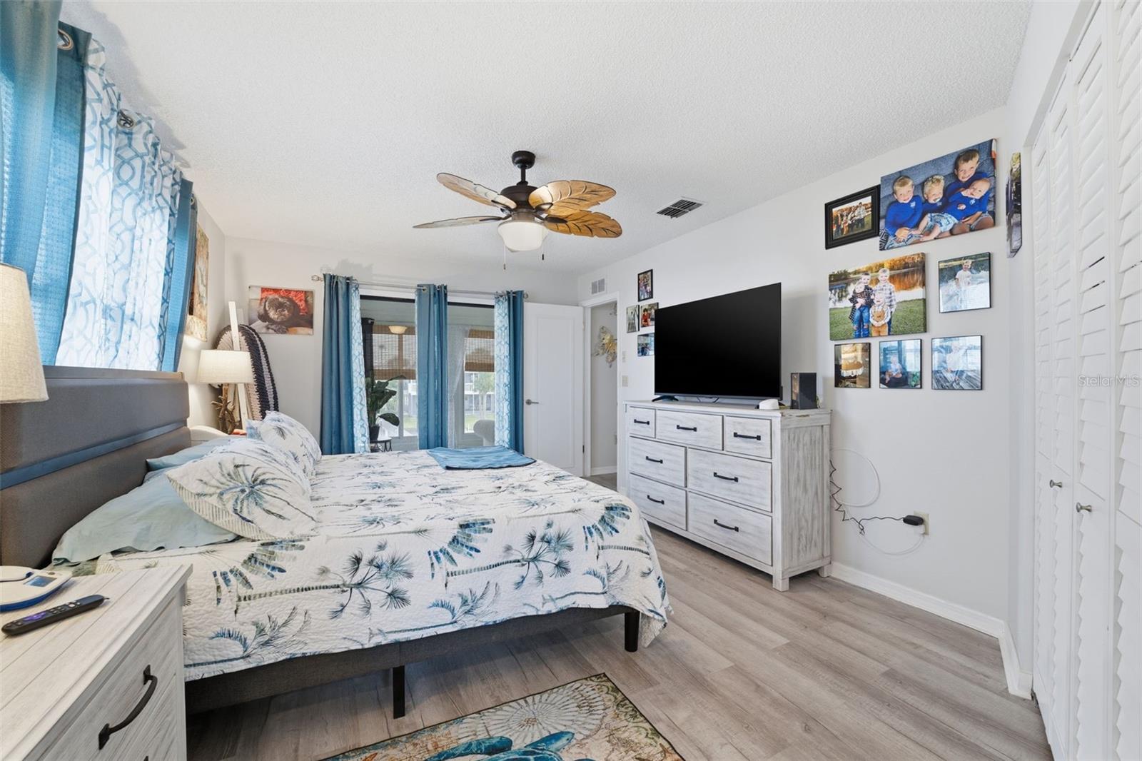 Primary Bedroom (2nd floor)